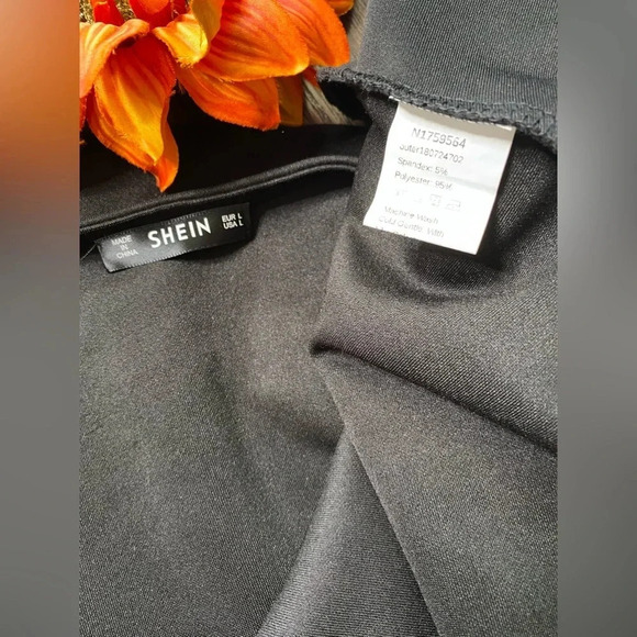 🌻5/$25🌻SHEIN Black Zip Up Ruffled Blouse | LARGE | - Picture 8 of 8